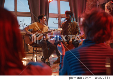 Young men playing for his friends 83077114