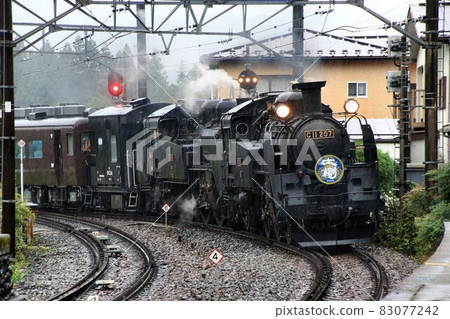 第一次雙頭行動... 兩輛汽車在鬼怒川路上奮力奔跑的雙頭人SL Taiki 83077242