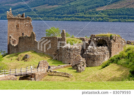 Urquhart Castle on the shore of Loch Ness 83079593