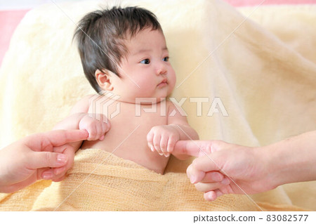 新生兒照片，2個月大的嬰兒 83082577