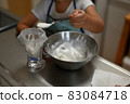 在家和女兒一起做蛋糕 83084718