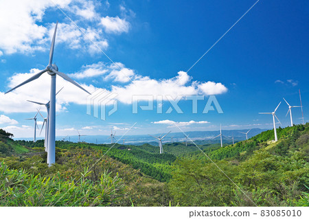 [Wind power generation in the Aoyama Highlands] Kachiji, Iga City, Mie Prefecture 83085010