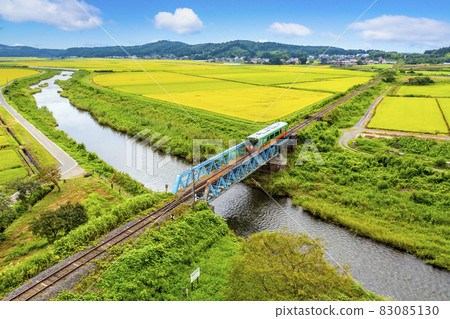 穿越高海川鐵道橋的真賀鐵道定期列車（北山站-益子站） 83085130