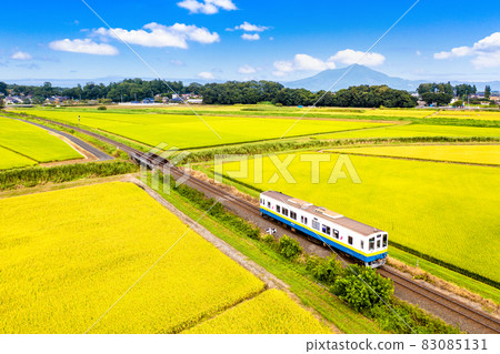 橫穿常總市郊外的關東鐵道常總線定期列車(茨城縣下妻市)(大鳳站-下妻站) 橫穿常總市郊外的關東鐵道常總線定期列車(茨城縣下妻市)(大鳳站-下妻站) 83085131