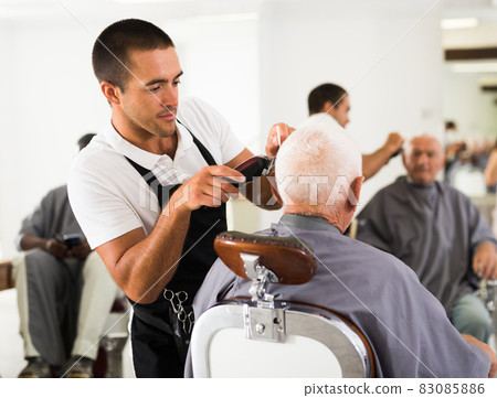 Barber using electric trimmer Barber using electric trimmer 83085886