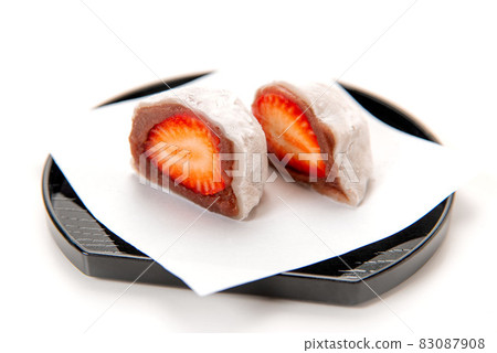 Japanese sweets Ichigo Daifuku cut in half 83087908