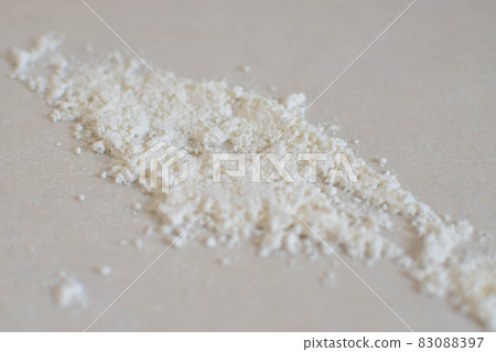 麵粉散落在廚房 83088397