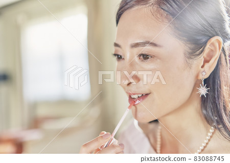 女人化妝 83088745