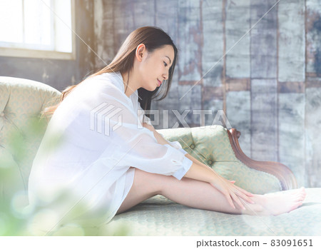 Young woman long hair that cares for her feet Young woman long hair that cares for her feet 83091651