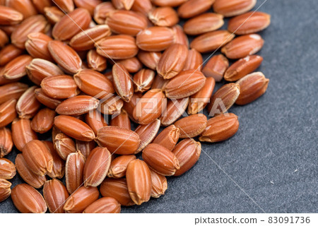 古米和紅米糙米（特寫） 83091736