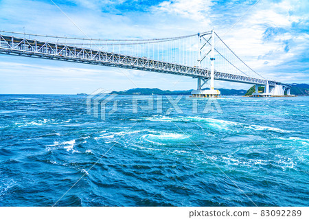 鳴門海峽漩渦和大鳴門大橋（德島縣鳴門市） 83092289