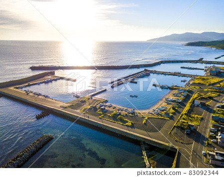 Oma fishing port in the early morning (Aomori Prefecture) Oma fishing port in the early morning (Aomori Prefecture) 83092344