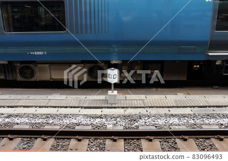 Tokyo Station Marunouchi 1-chome, Chiyoda-ku, Tokyo Tokaido Line / Ueno Tokyo Line Zero Kilo Post Lines 8 and 9 Tokyo Station Marunouchi 1-chome, Chiyoda-ku, Tokyo Tokaido Line / Ueno Tokyo Line Zero Kilo Post Lines 8 and 9 83096493