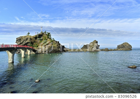 新潟縣糸魚川市能武海岸燈塔上的曙光橋與弁庭相戀 83096526