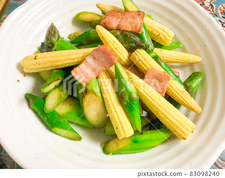 炒蘆筍和玉米粒 83098240