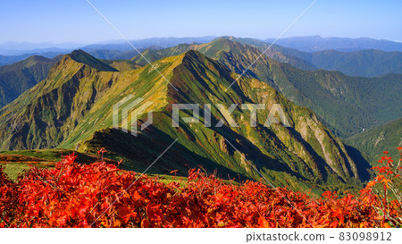 Tanigawadake view, autumn leaves and main ridgeline Tanigawadake view, autumn leaves and main ridgeline 83098912