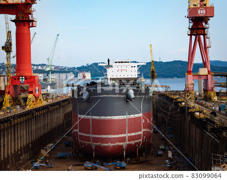 Shipbuilding industry and jib crane 83099064