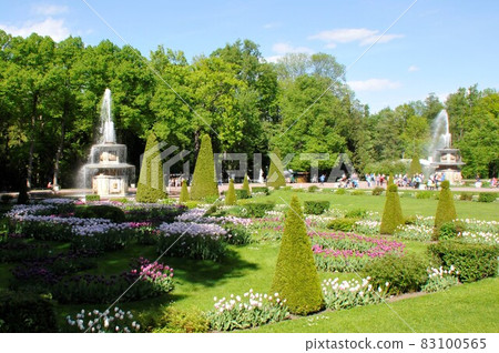 Russia, St. Petersburg, gardens of the summer palace of Emperor Pyotr, fountains of Rome 83100565