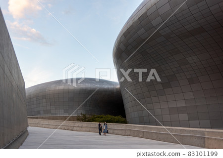 Dongdaemun Design Plaza landmark in Seoul, South Korea 83101199