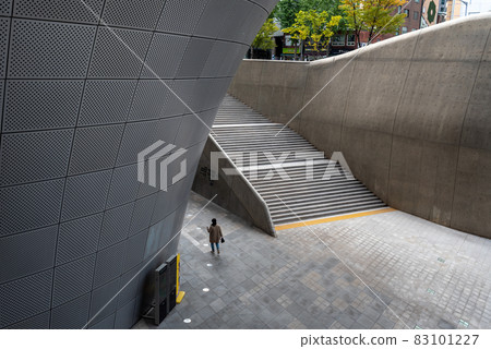 Dongdaemun Design Plaza landmark in Seoul, South Korea Dongdaemun Design Plaza landmark in Seoul, South Korea 83101227