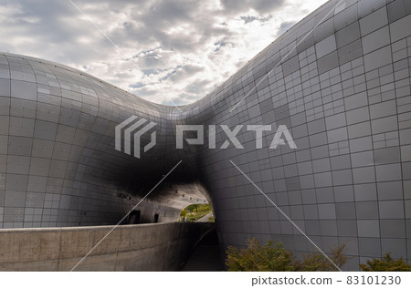 Dongdaemun Design Plaza landmark in Seoul, South Korea 83101230