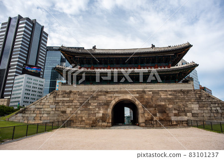 Sungnyemun gate in Seoul, South Korea Sungnyemun gate in Seoul, South Korea 83101237
