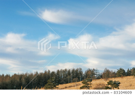 Blue sky and clouds Kirigamine plateau, Nagano prefecture Blue sky and clouds Kirigamine plateau, Nagano prefecture 83104609