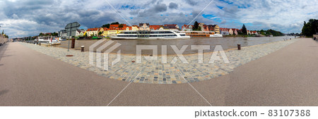Regensburg. View of the old city embankment along the Danube. 83107388