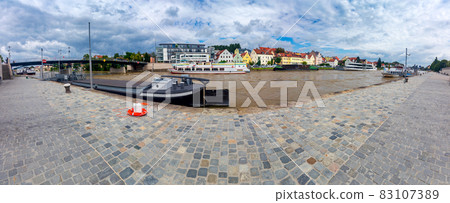 Regensburg. View of the old city embankment along the Danube. 83107389