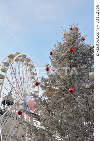 Ferris wheel with fir-tree in a Christmas park 83112959