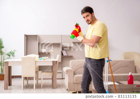Young male contractor cleaning the house 83113135
