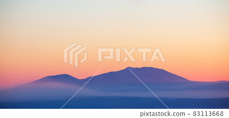 View of the snow-covered tundra and mountains. View of the snow-covered tundra and mountains. 83113668