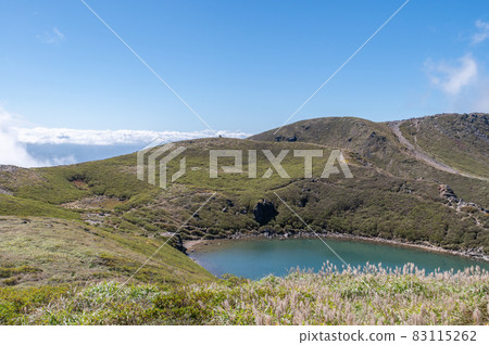Kokonoe mountain climbing in autumn 83115262