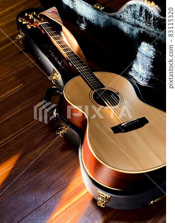 My beloved guitar ① 83115320