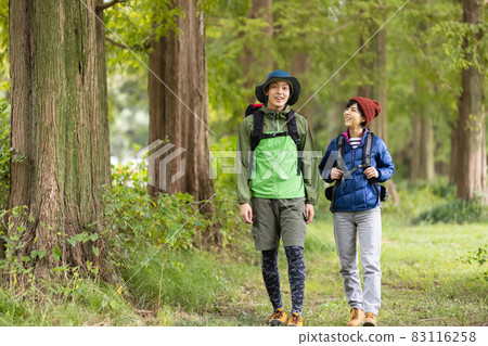 Young men and women enjoying hiking Young men and women enjoying hiking 83116258
