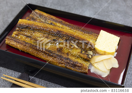 美味的星鰻豐盛的午餐 83116638