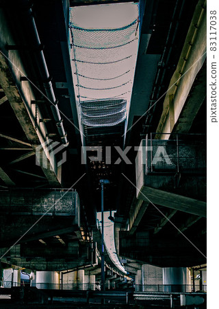 Under the elevated highway 83117038