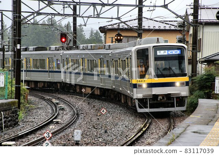 20400 series that retired from the Hibiya line and began to play an active part in the new world 83117039