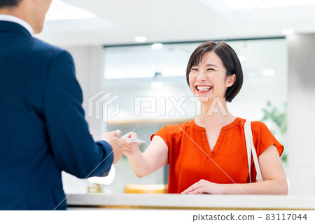 Young woman checking in at the hotel Photo cooperation: WEEK Shibadaimon (Sun Frontier Fudousan) 83117044