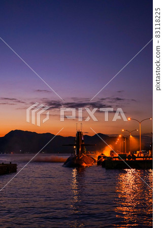 Submarine dyed in the sunset 83118225