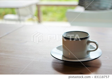 Coffee cup on the cafe terrace 83118757