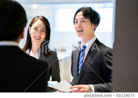 Business person having a meeting Photo cooperation: WEEK Shibadaimon (Sun Frontier Fudousan) 83119073