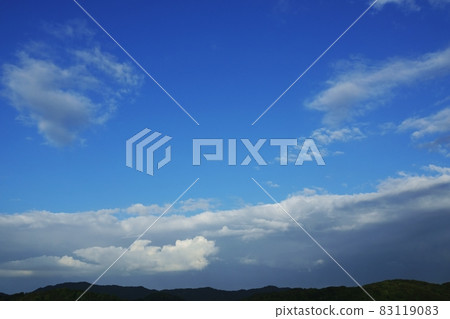 傍晚東方天空· 2021/09/29 · 16號颱風逼近 傍晚東方天空· 2021/09/29 · 16號颱風逼近 83119083