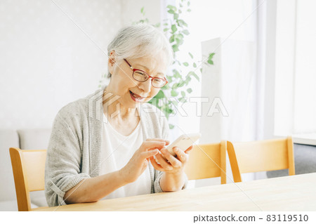 Elderly women using smartphones Elderly women using smartphones 83119510