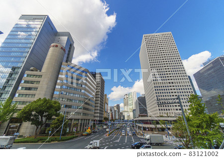 從梅田新道人行天橋看西梅田方向的街景 83121002