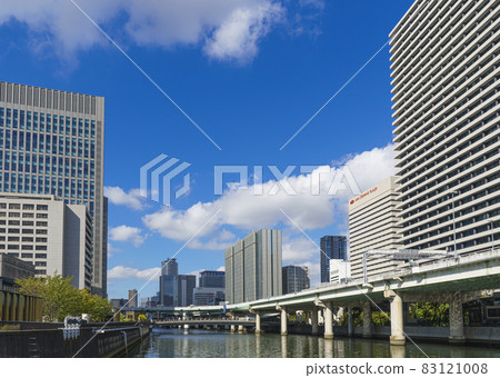 從大橋晨景看到的中之島市容 83121008