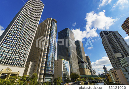 早上從中之島三丁目南人行橋看中之島建築 早上從中之島三丁目南人行橋看中之島建築 83121020