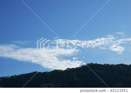 晴空萬里青山 晴空萬里青山 83121951