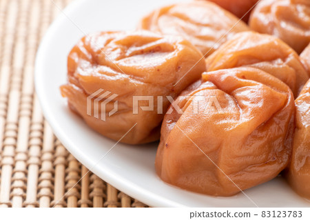 蜜梅（經驗豐富的酸梅）。 83123783