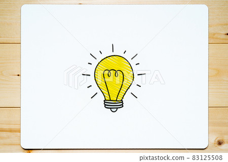 Whiteboard with an illustration of a light bulb 83125508